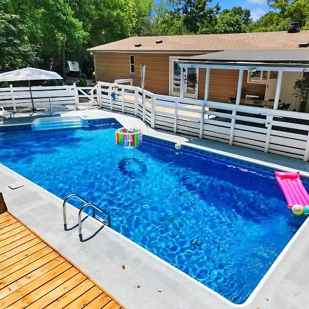 Belmont Family Fun W Hot Tub Pool Game Room King Suite